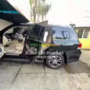 Make:TOYOTAModel:V8Year    :2020 real Body Type:SUVSeats:7Engine:V8 GXRDrive Type:4WDFuel in Ethiopia